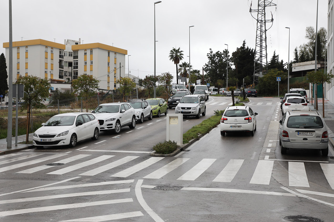 El Ayuntamiento remodela las calles Geranios, Bahía y Doña Juanita de San Pedro Alcántara para incrementar en medio centenar las plazas de aparcamiento